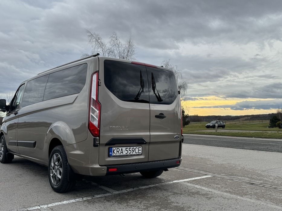 Wynajem  9 osobowego busa plus box na narty 500 l