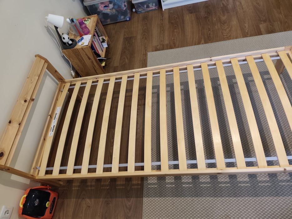 Cama IKEA NEIDAN + Estrado (Como Nova) – 2 unidades disponíveis
