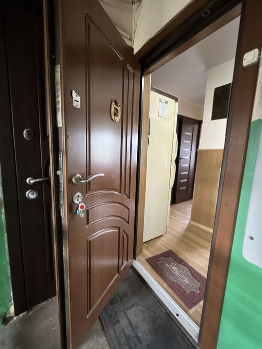 Квартира в гарному стані, з меблями в центральній частині.