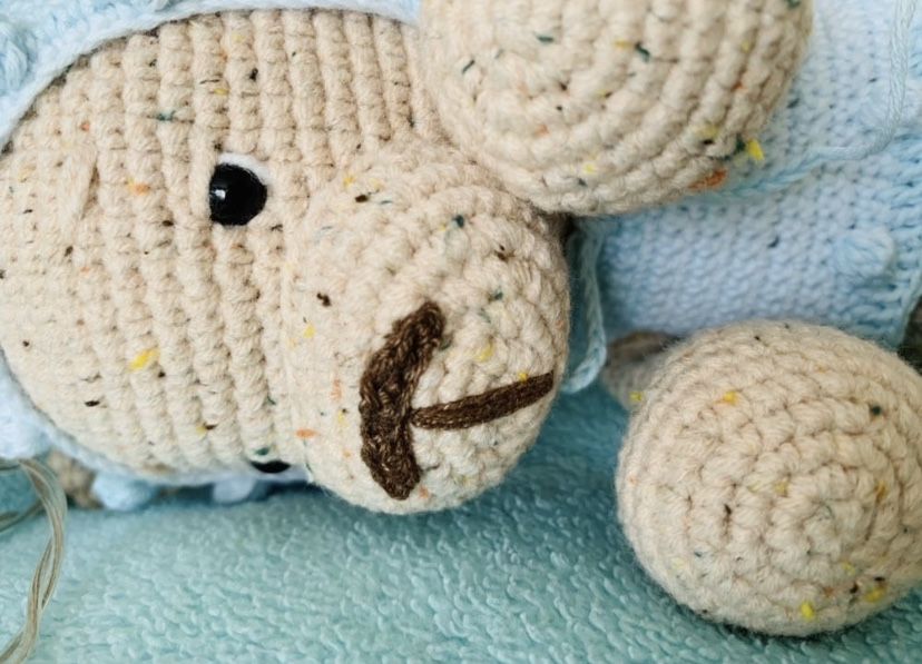 Вязаная игрушка амигуруми мишка ручная работа