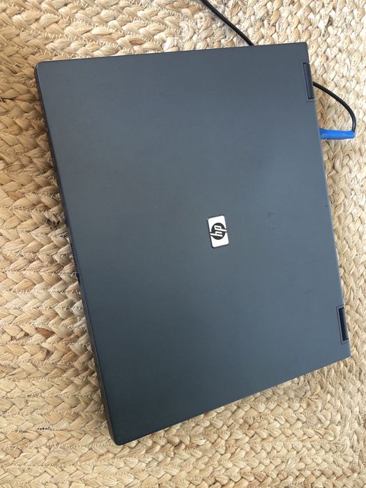 Laptop hp Microsoft Windows xp home edition 2002 procesor x86