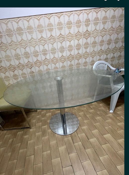 Mesa de cozinha e sala de estar