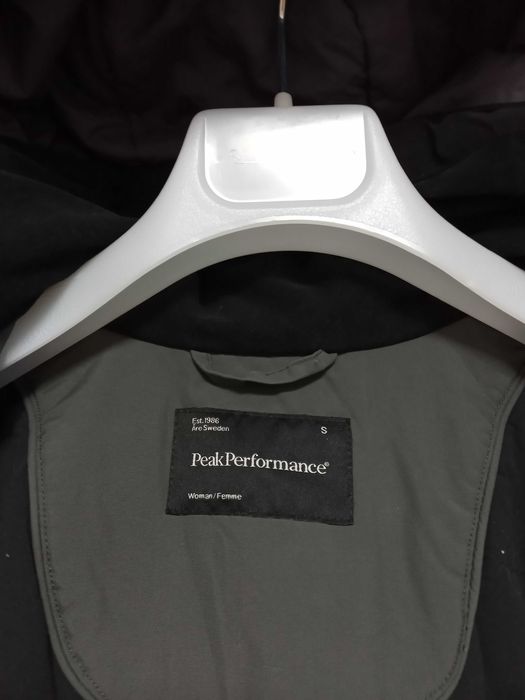 куртка peak performance S размер женский outdoor