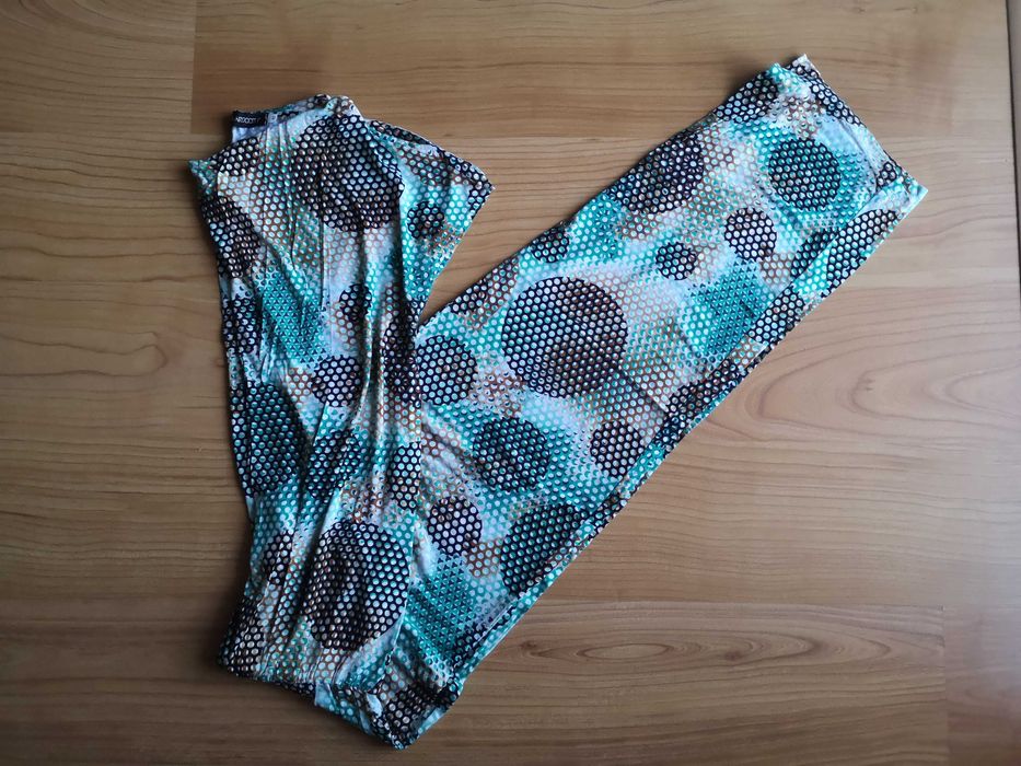 Macacão em tons azuis esverdeados, M