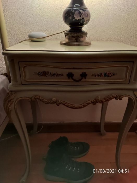 Cama antiga mas em boas condições