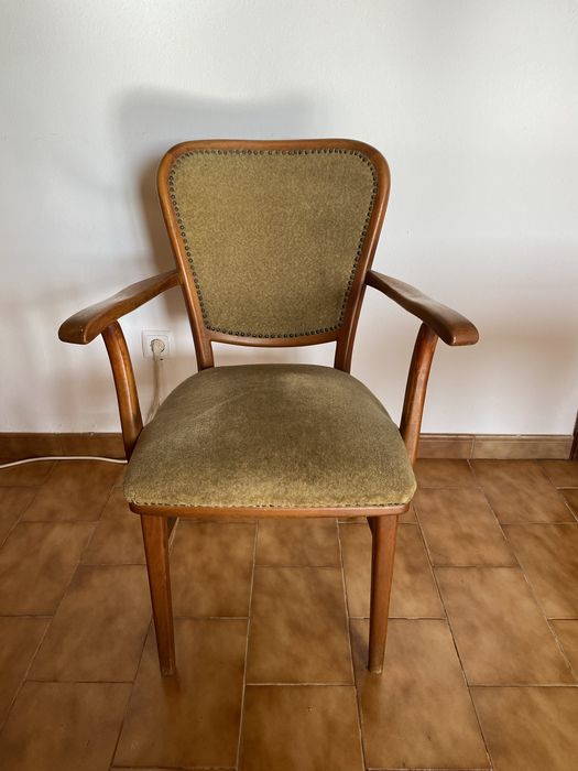 Três cadeiras tecido oliva