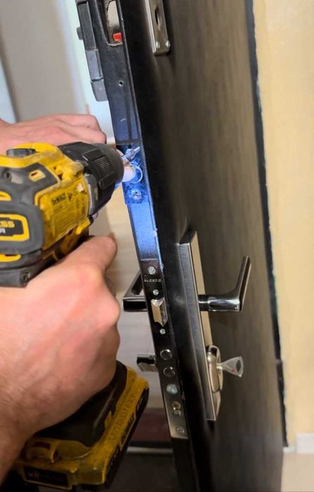 Ремонт замков/дверей/ручек/сердцевин.Замена накладок МДФ/кожвинила