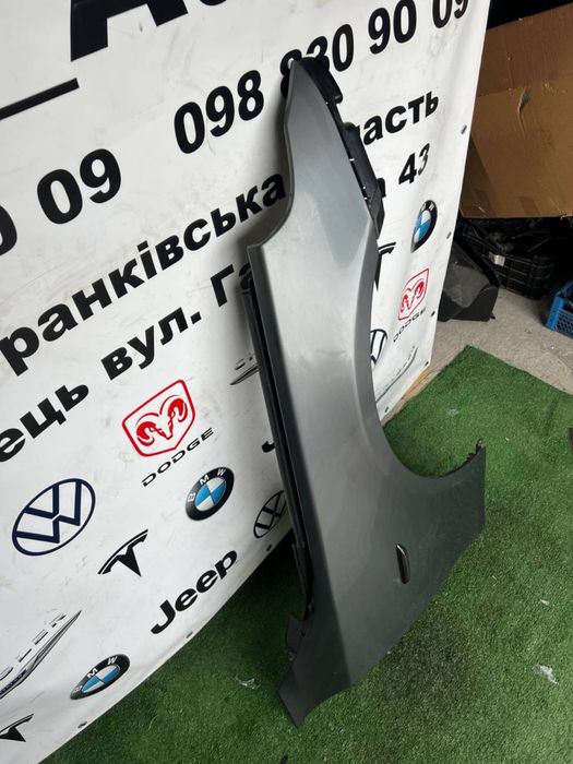 Крило переднє праве BMW E60  E61 ідеальний стан 530 535