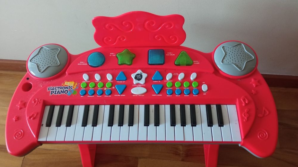 Piano eletrônico de brincar