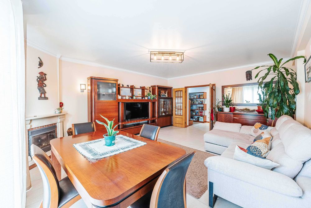 Sala Completa em Madeira de Cerejeira – Sofá Elétrico + Mesa 6 Cadeiras + Móvel TV + Bar | Excelente Estado