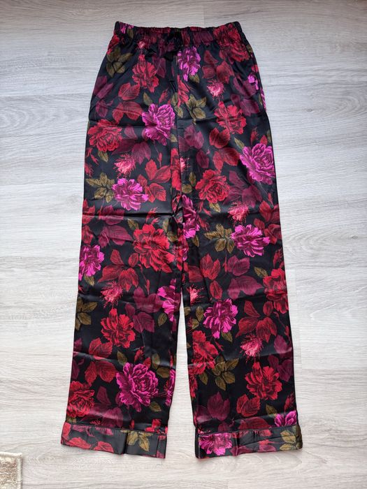 Długa satynowa piżama w kwiatki Victoria’s Secret