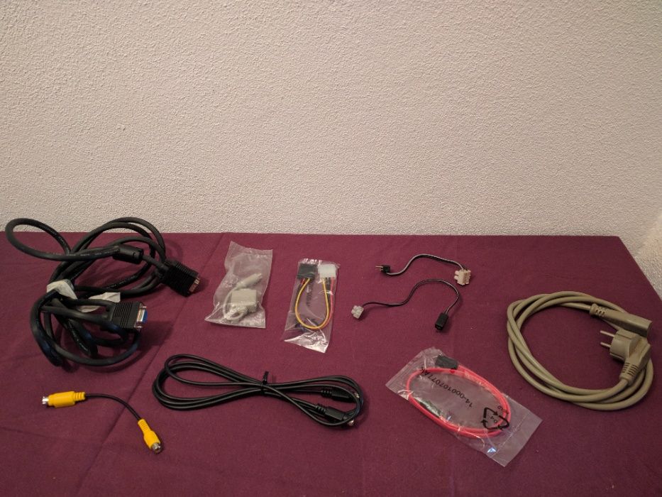 Cables: Computers, printers, power supplies, projectors, USB, etc438006919296471043