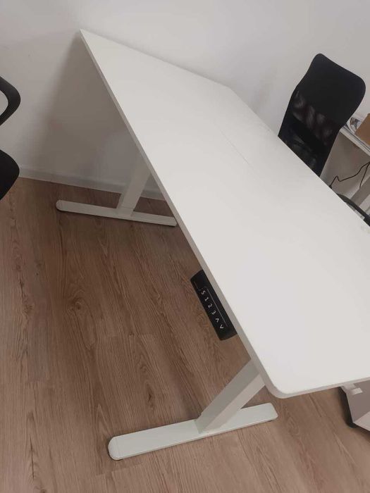 Biurko elektryczne regulowane 160 x 80 cm Mark Adler Leader 7.6 White