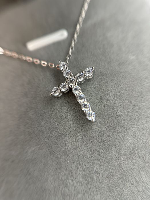 Срібний хрест з муасанітами з сертифікатами . Кольє з хрестом