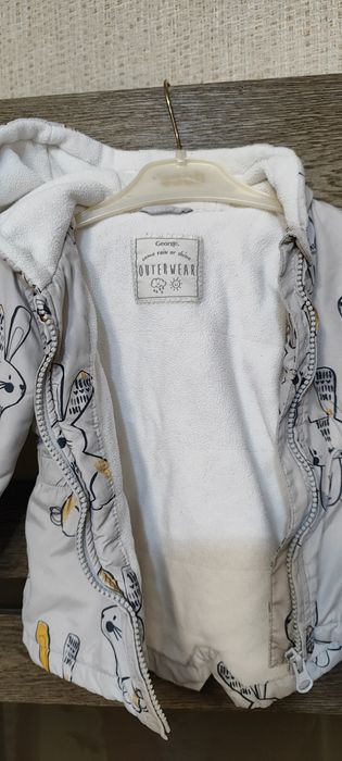 Куртка вітрівка на тоненькому флісі з капюшоном