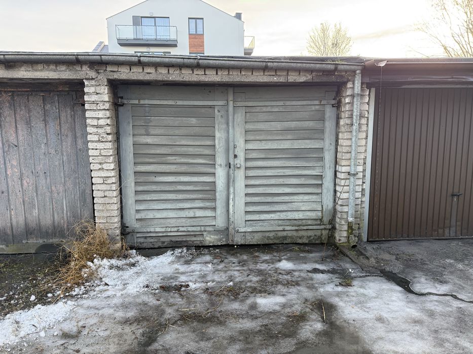 Garaż własnościowy murowany 18m2 w okolicy dworca PKP ZGIERZ