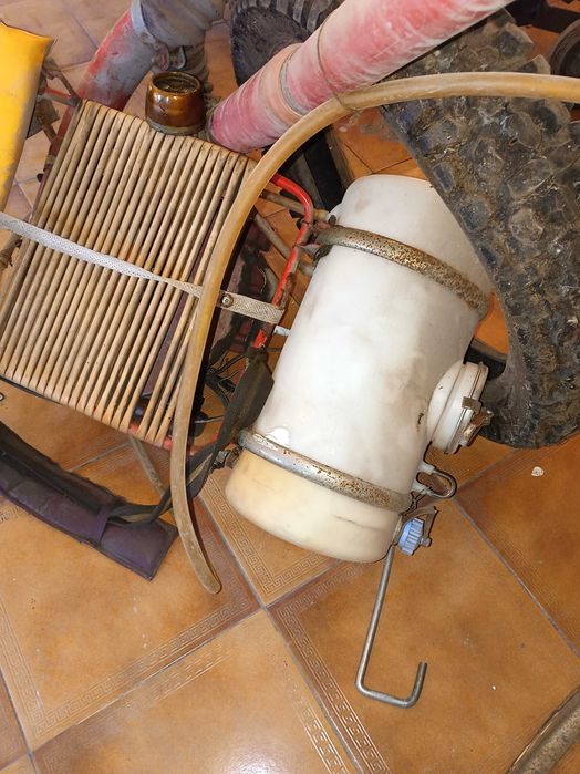 Maquina de sulfatar com motor de combustao