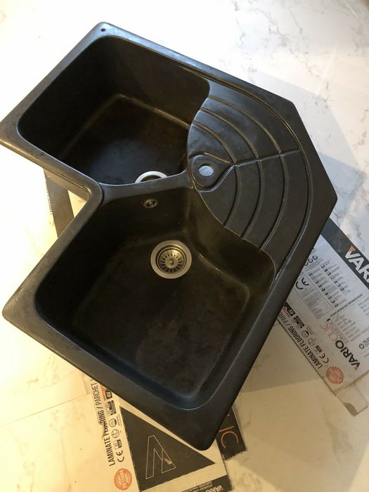 Продається гранітна мийка для кухні. .
