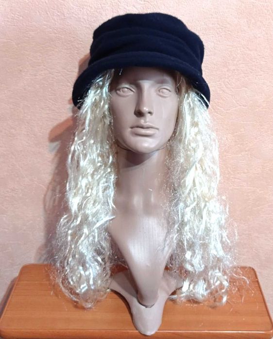 Темно-синяя мягкая шляпка, 85% шерсти (Германия).