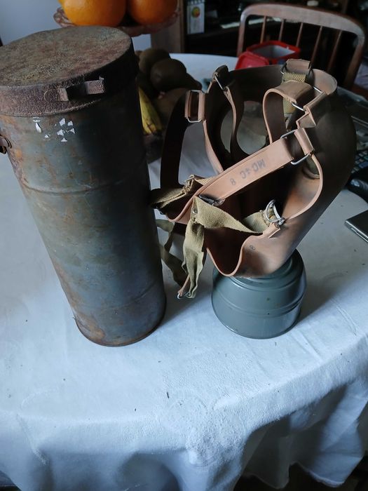 MILITAR-chapéu marinha +mascara 2º guerra +mala 2º guerra