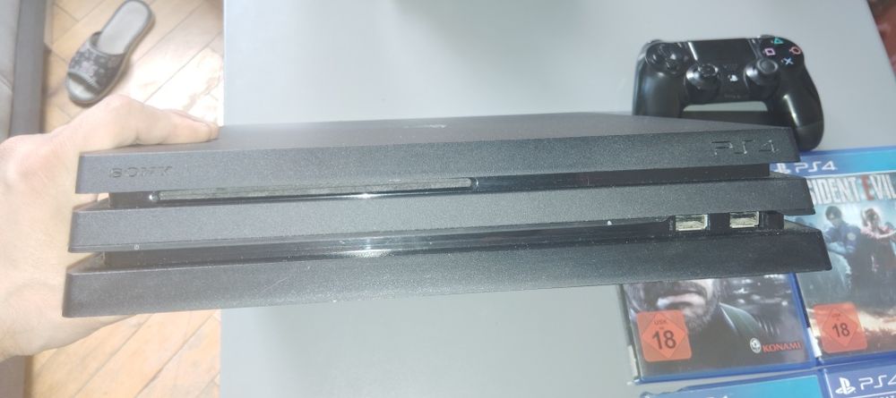 Sprzedam konsole Ps 4 Pro