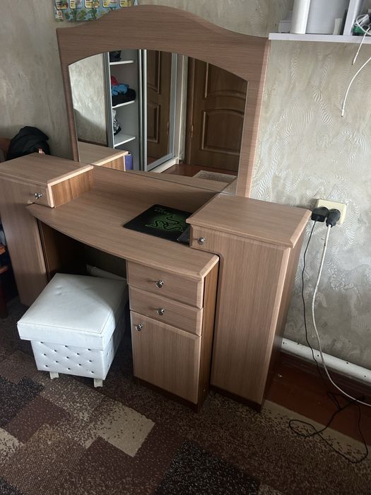 Продам трюмо розпашне