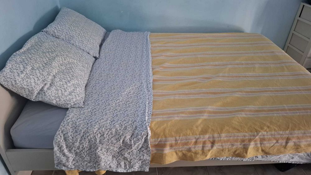 Cama IKEA e colchão (140cmx200cm)