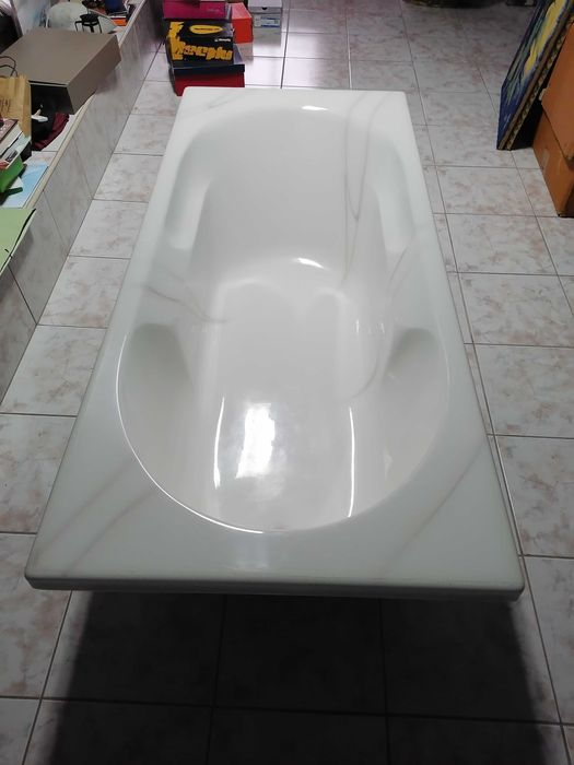 Banheira tons brancos