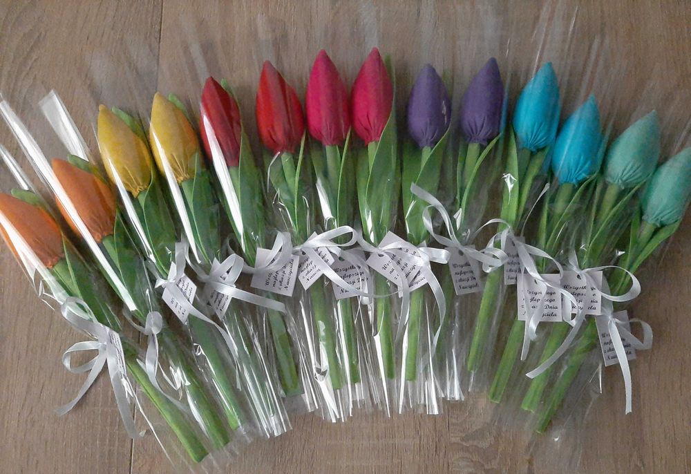 Dzień Matki tulipany bilecik 13 kolorów folia, bilecik wstążeczka