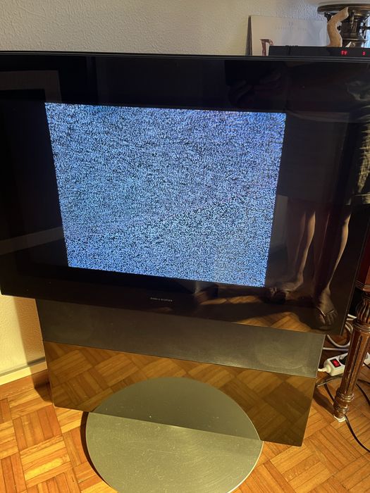 Televisor Bang Olufsen, a funcionar e estado impecavel