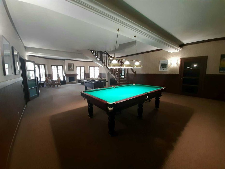 Дом 950кв. ,VIP уровня,на берегу озера, 7 спален.Бассейн с подогревом.