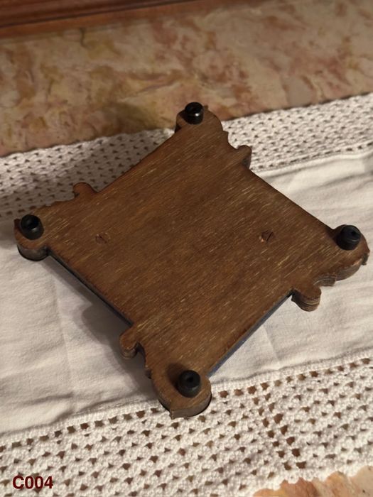 Peça de decoração com cantos em prata