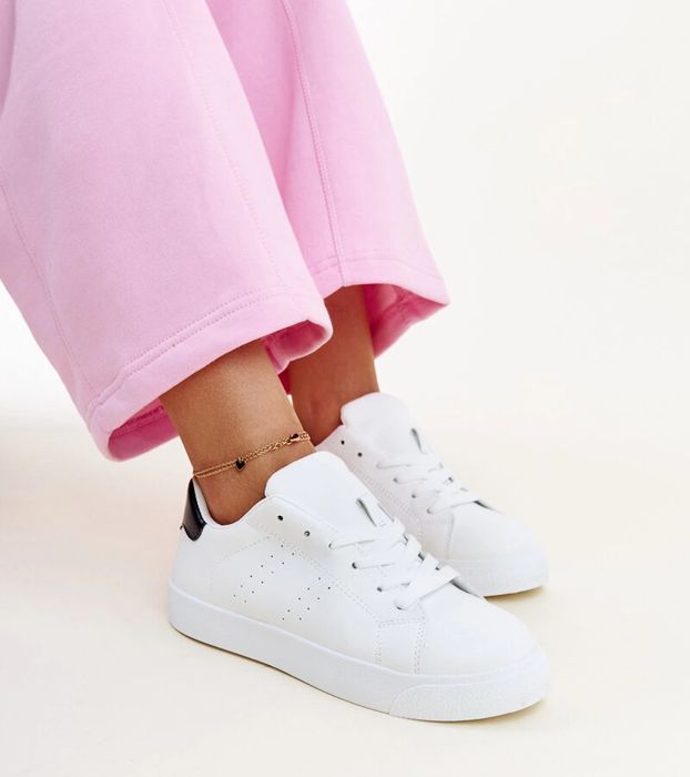 Biało-czarne sneakersy Akila
