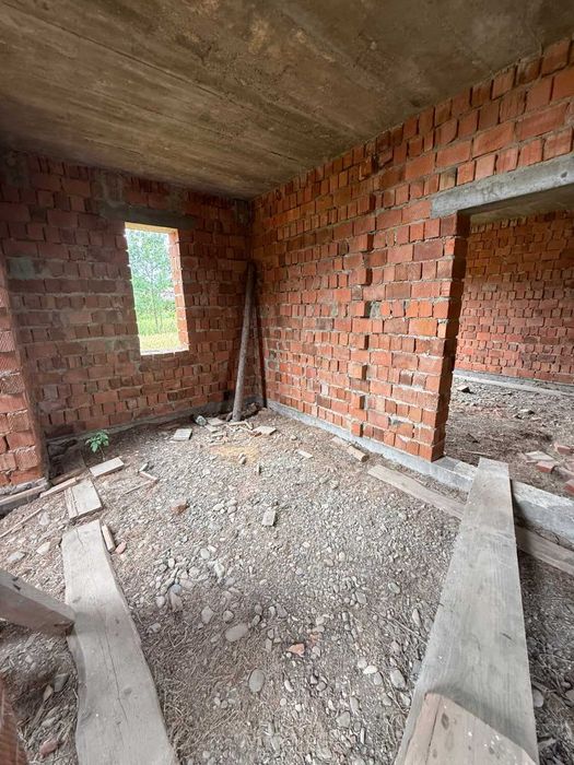 Продається двоповерховий будинок (незавершене будівництво) у селі Стара Жадова