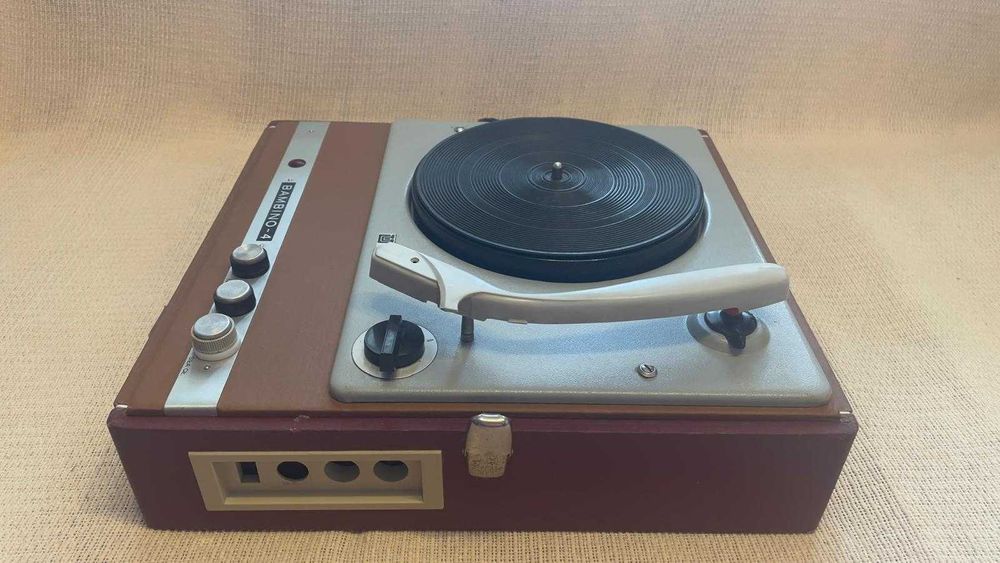 Gramofon Bambino 4 - 100 % sprawny.
