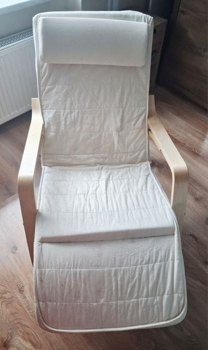 Fotel bujany z regulowaną podnóżką