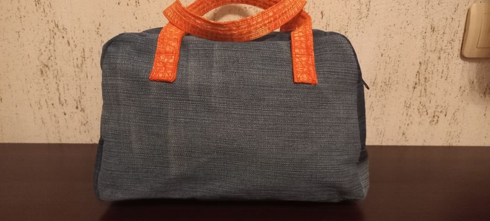 Джинсова сумка з аплікацією