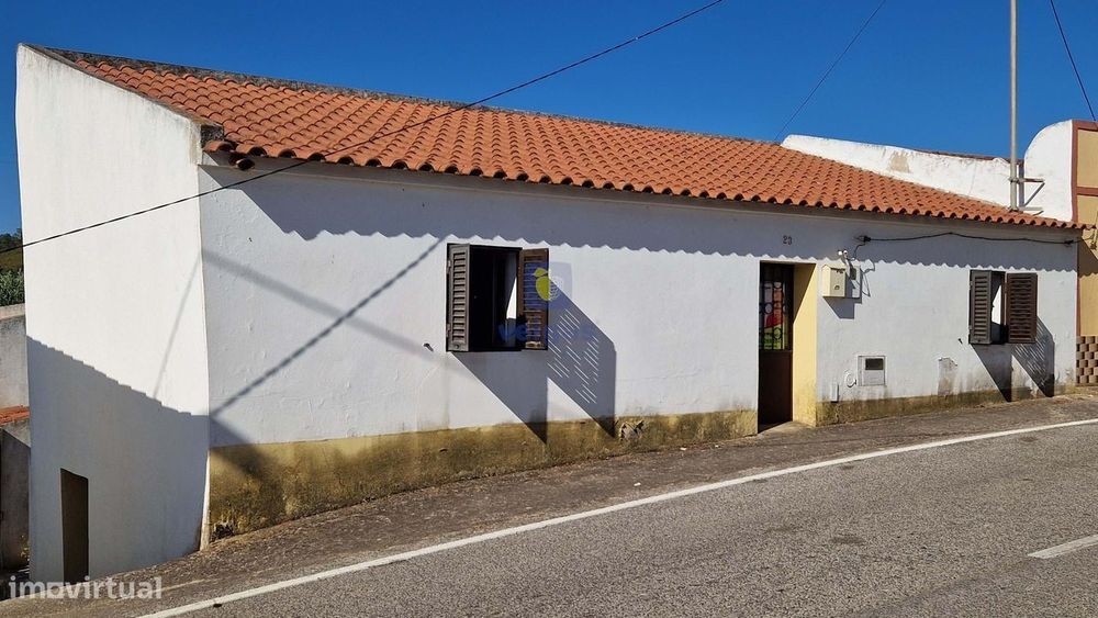 Moradia  térrea para recuperar, em Cachopo, a 40 km de Tavira,  Algarv