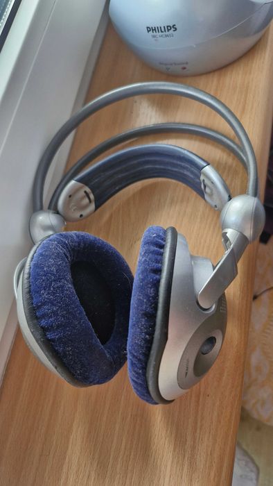 Bezprzewodowe słuchawki Philips ze stacją,  model  SBC HC 8652/8655