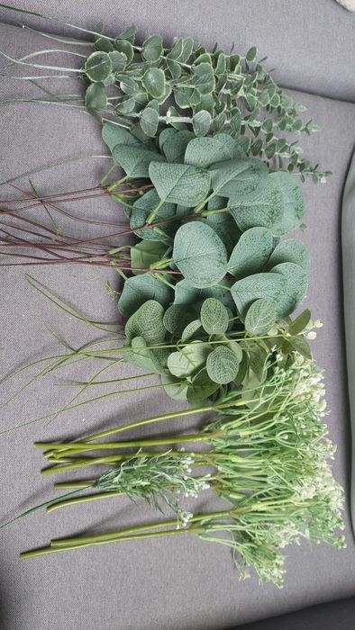 Bukiet sztucznych liści