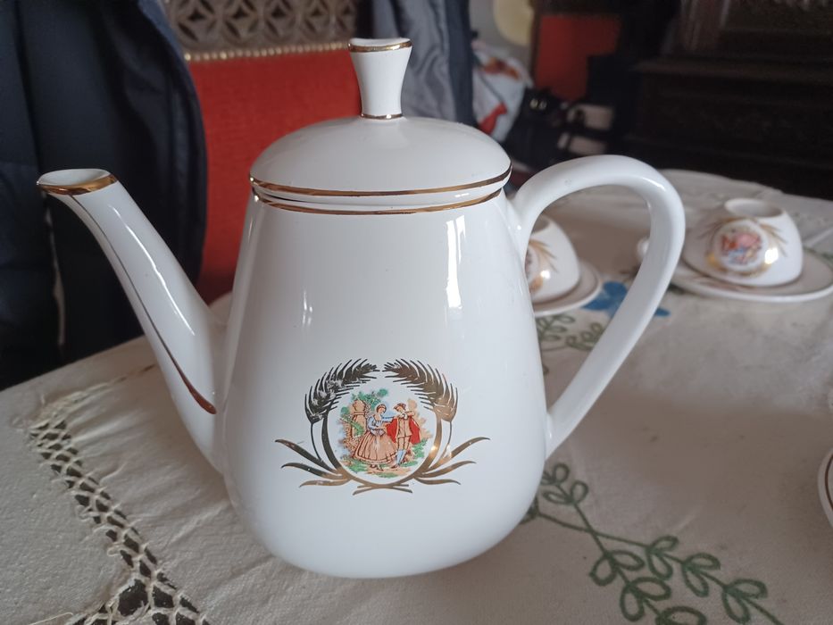 Opportunity: Unused Tea Set425699367893739523