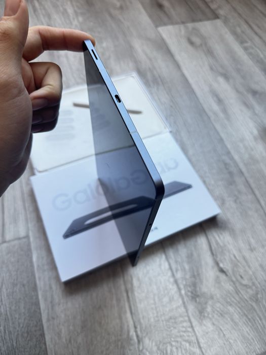 Планшет Samsung Galaxy Tab S10 FE 8/128GB Grey почти новый,дисплей