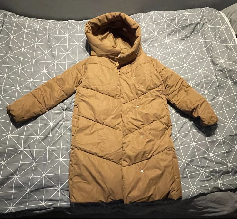 Beżowy puchowy płaszcz damski reserved r.s