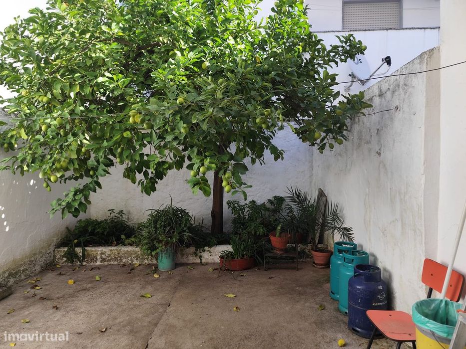 Encantadora Moradia T4 na Prestigiada Zona da Porta Nova em Moura - O