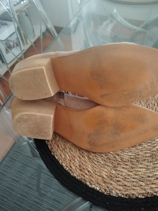 Botas de camurça usadas uma vez