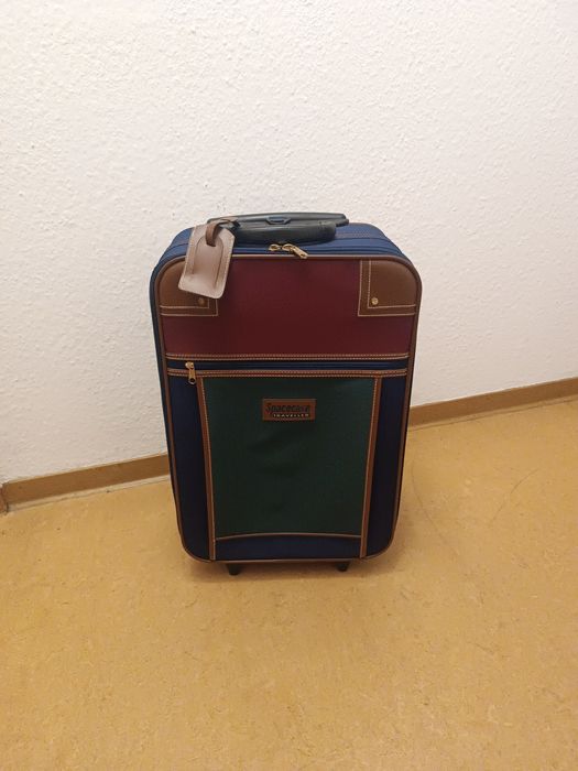 Чемодан средний ,новый 55*35*18см