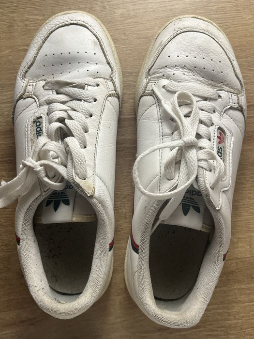 Buty sportowe stan widoczny na zdjeicu