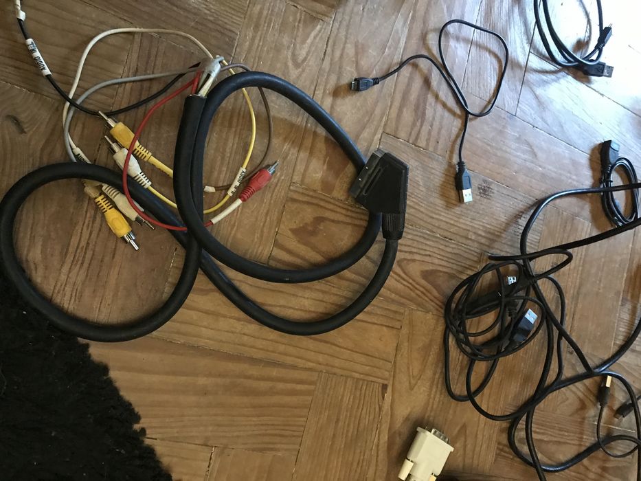 Varios cabos para computador