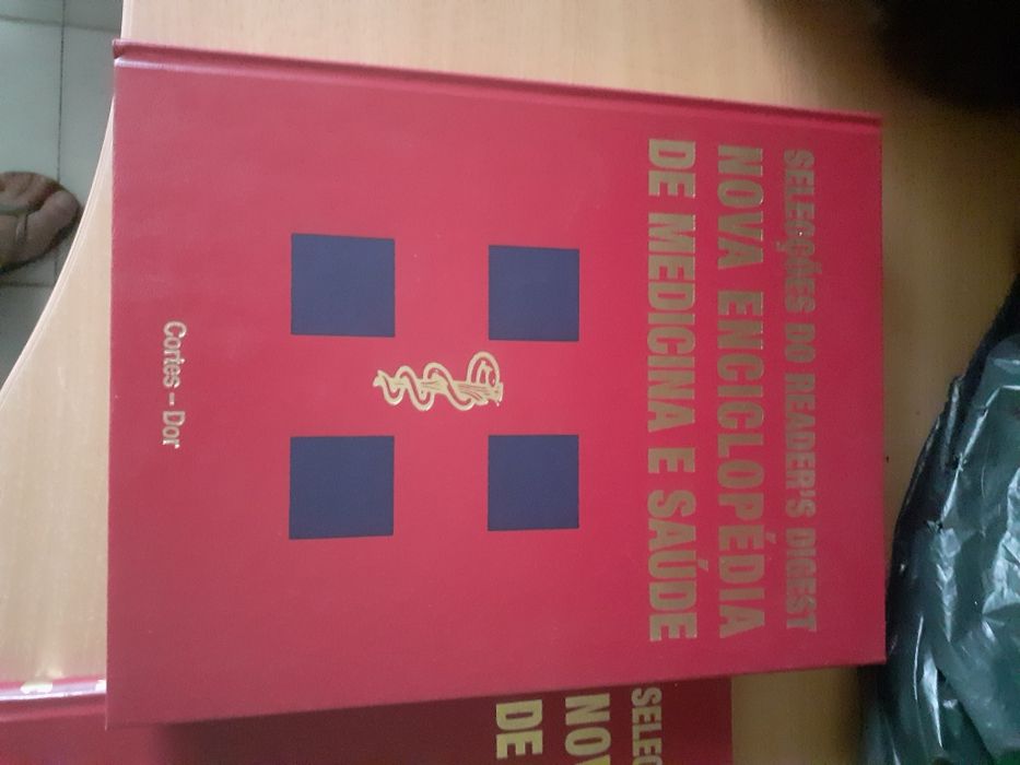 Livros enciclopédia  de  medicina