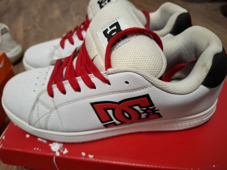Buty używane biało czerwone